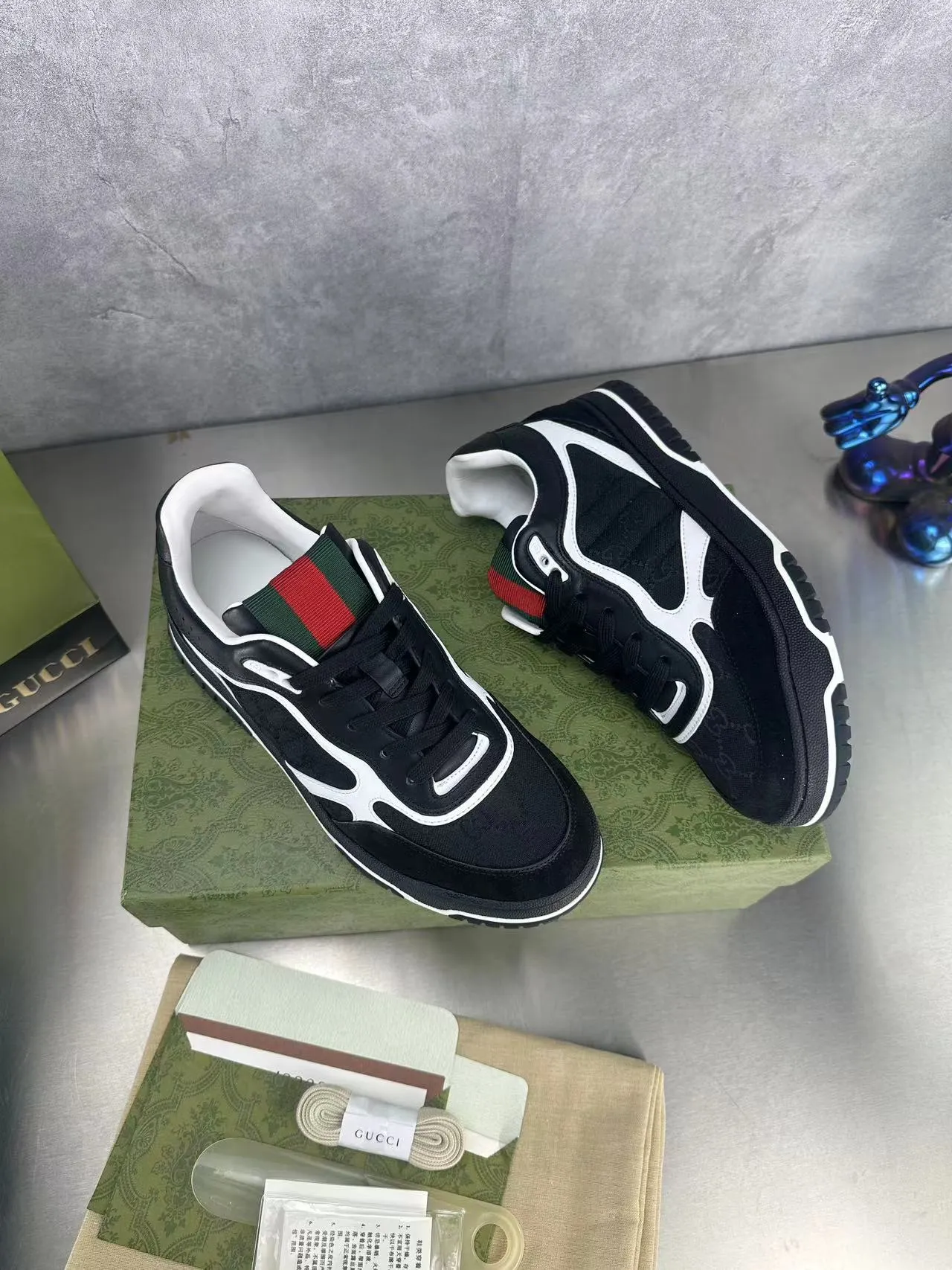 👟👟Ex-factory price 600👟👟 Gucci's latest hot-selling series of high and low-cut distressed couple's sneakers are shipped. The original version is purchased, developed and manufactured. This high-low top sneaker adopts a basketball-style silhouette design, cleverly integrated with hollow panels and distressed effects, showing its unique ingenuity. The ingenuity incorporates brand logo details such as interlocking Double G styling accessories and Gucci lettering, a low-key tribute to the brand's design heritage. Exquisite packaging at the delivery counter 🛍📦 ▪️ Fabric: Original customized imported first-layer cowhide ▪️ Inner lining: Imported first-layer cowhide ▪️ Sole: Original molded TPU sole ▪️ Sole thickness: 3cm ▪️ Size: 35-46 (Male 38 46 customized)
